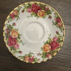 Royal Albert bone China old country rose Floral Saucer with Gold Trim 5.5 inch